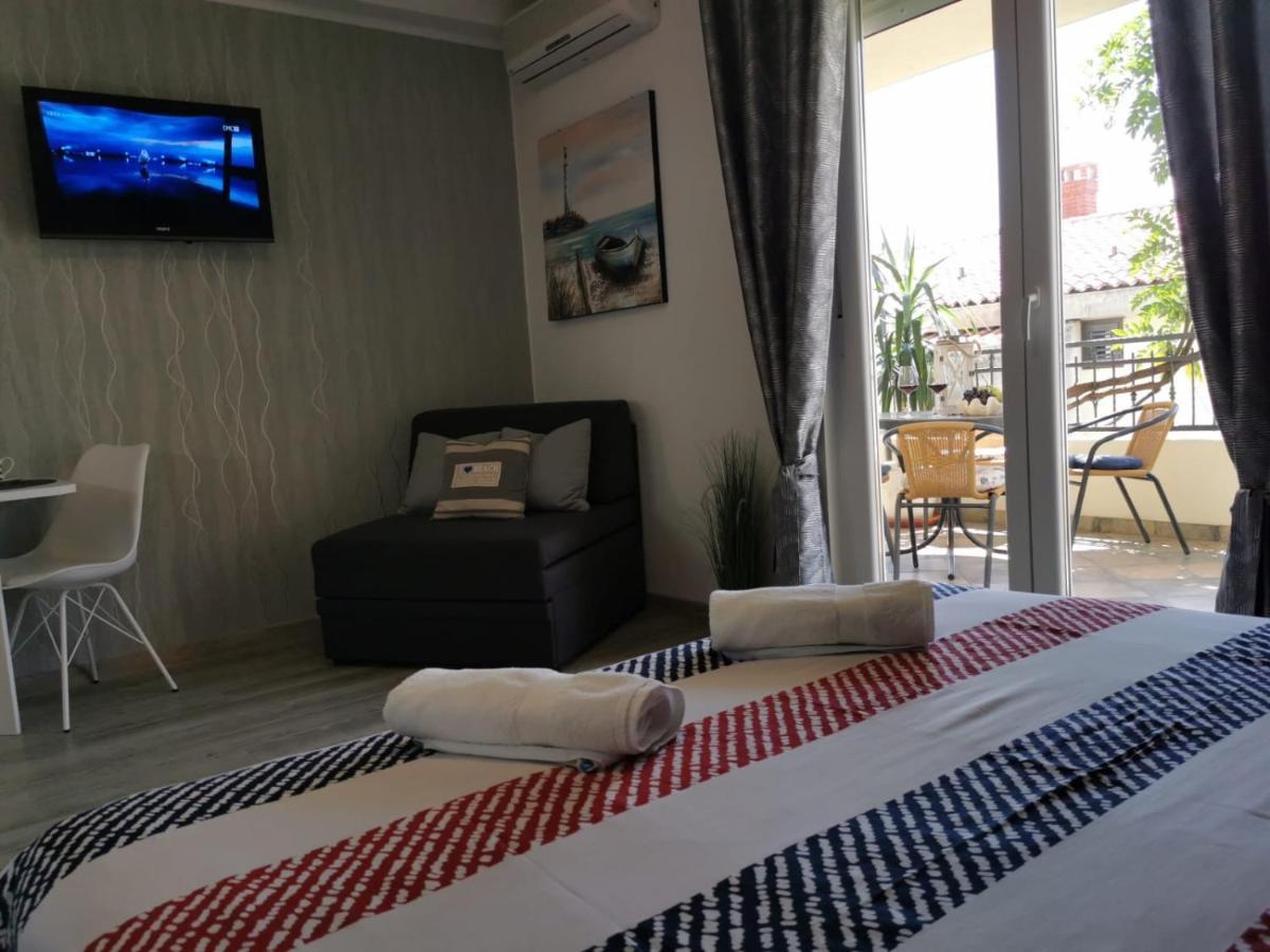 Apartments Deak Макарска Екстериор снимка