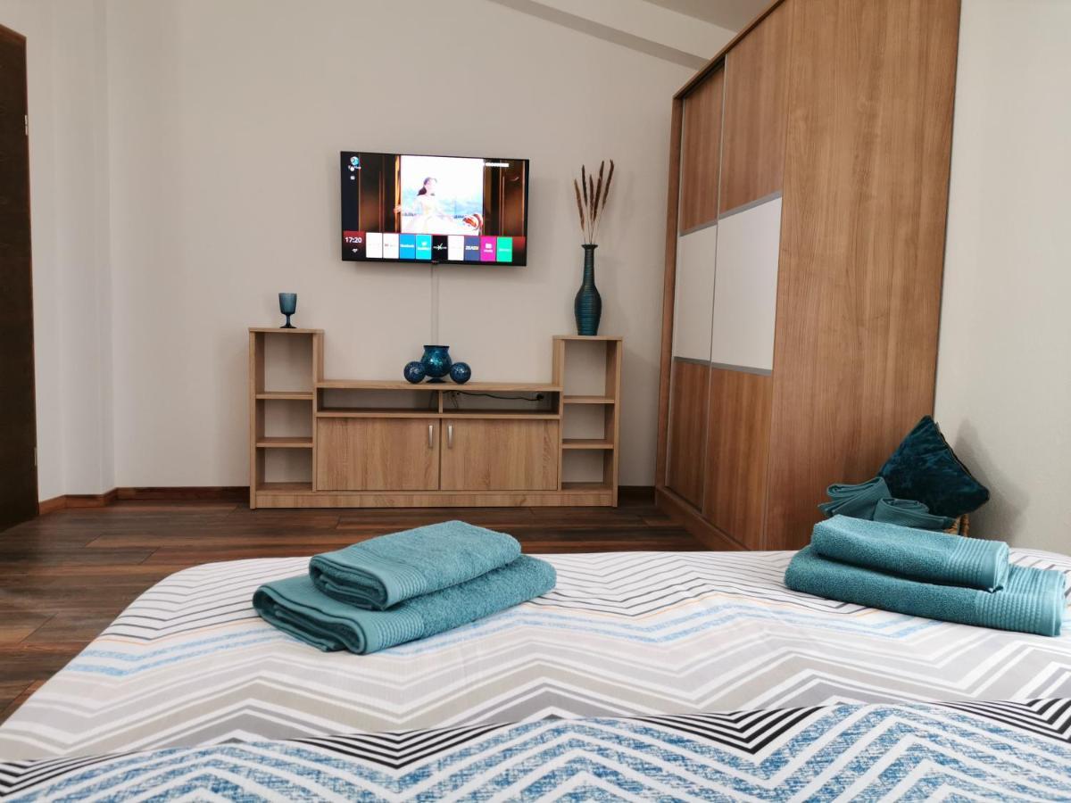 Apartments Deak Макарска Екстериор снимка