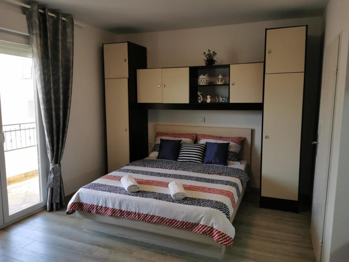 Apartments Deak Макарска Екстериор снимка