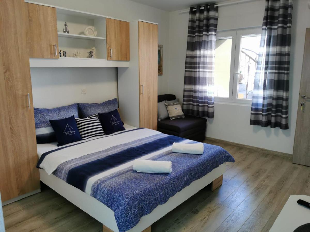 Apartments Deak Макарска Екстериор снимка