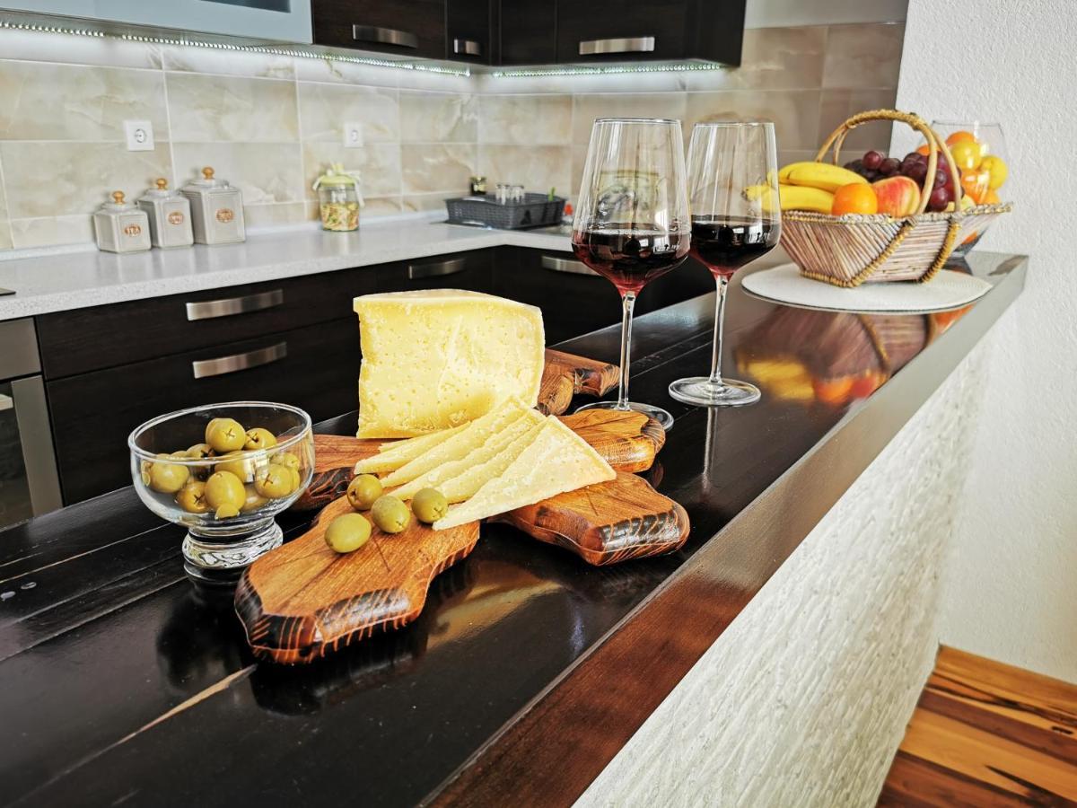 Apartments Deak Макарска Екстериор снимка