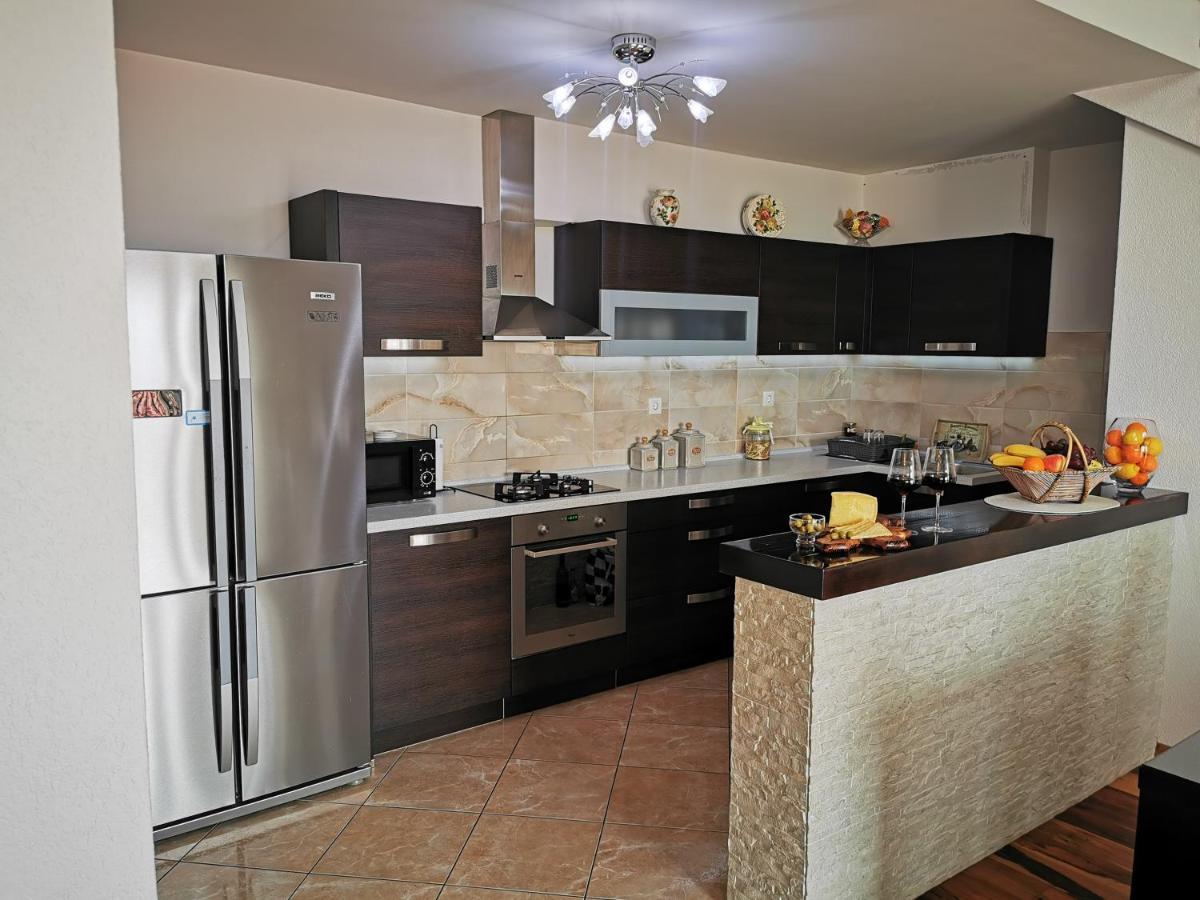 Apartments Deak Макарска Екстериор снимка