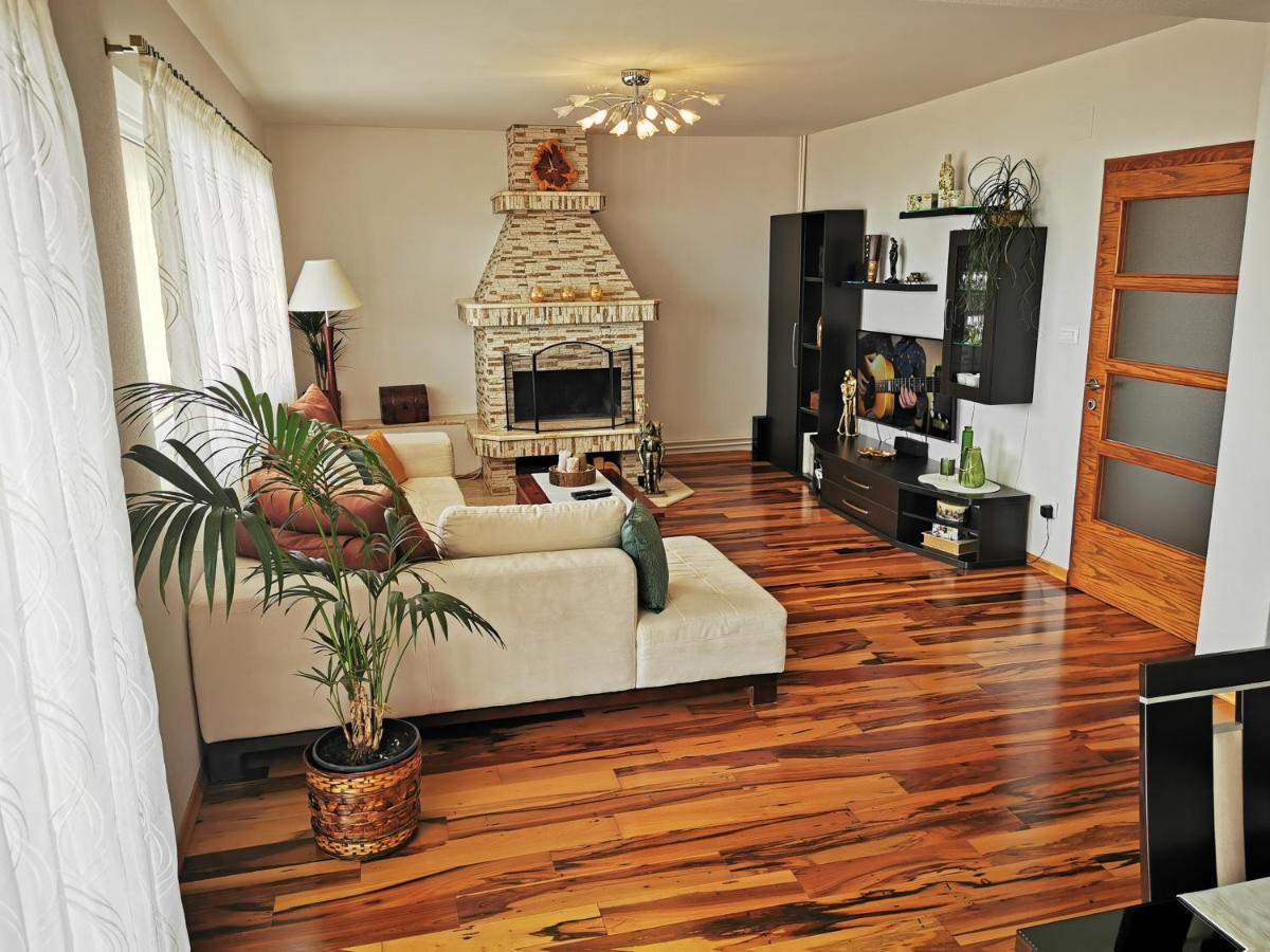 Apartments Deak Макарска Екстериор снимка