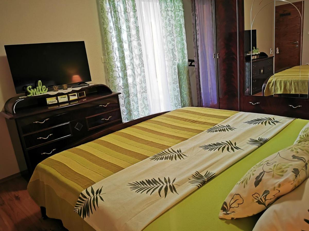 Apartments Deak Макарска Екстериор снимка