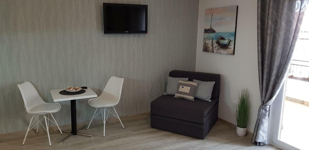 Apartments Deak Макарска Екстериор снимка