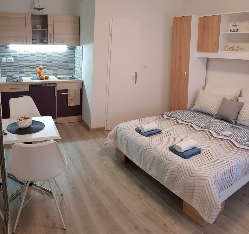 Apartments Deak Макарска Екстериор снимка