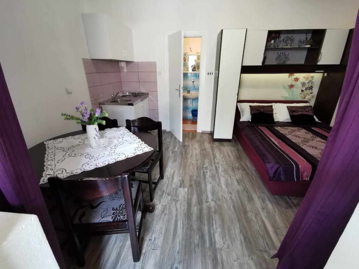 Apartments Deak Макарска Екстериор снимка